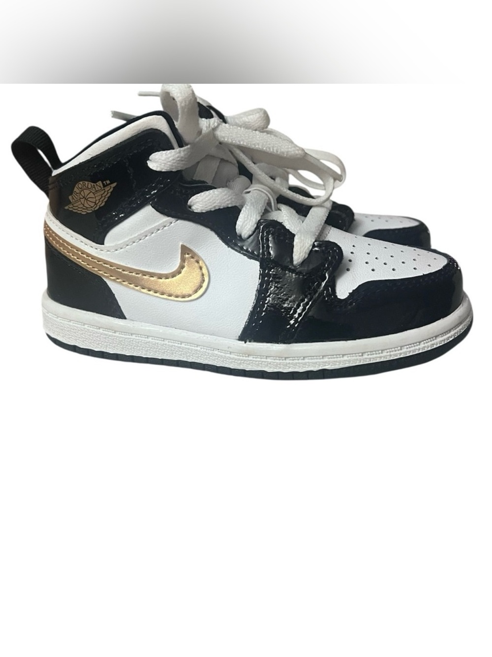 NEW Nike Kids Black and Gold Sneakers